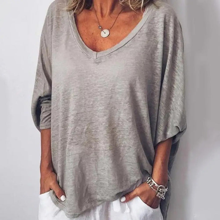 Elegante casual damesblouse met V-hals en korte mouwen. Comfortabele losse pasvorm, perfect voor lente/zomer.