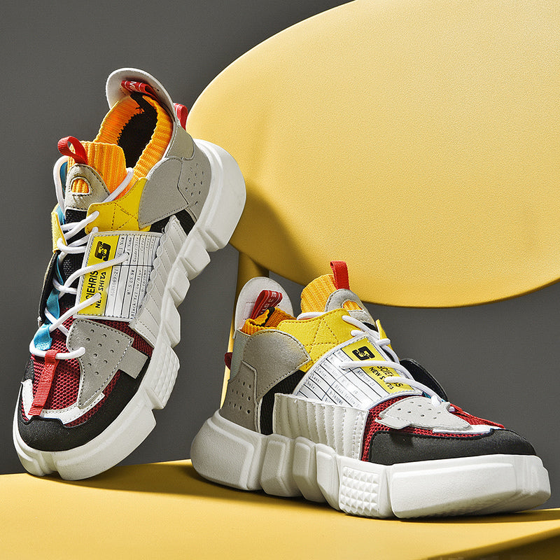 Zijaanzicht van moderne heren stedelijke sneakers, benadrukkend strakke lijnen, stijl en comfort. Ideaal voor mode.