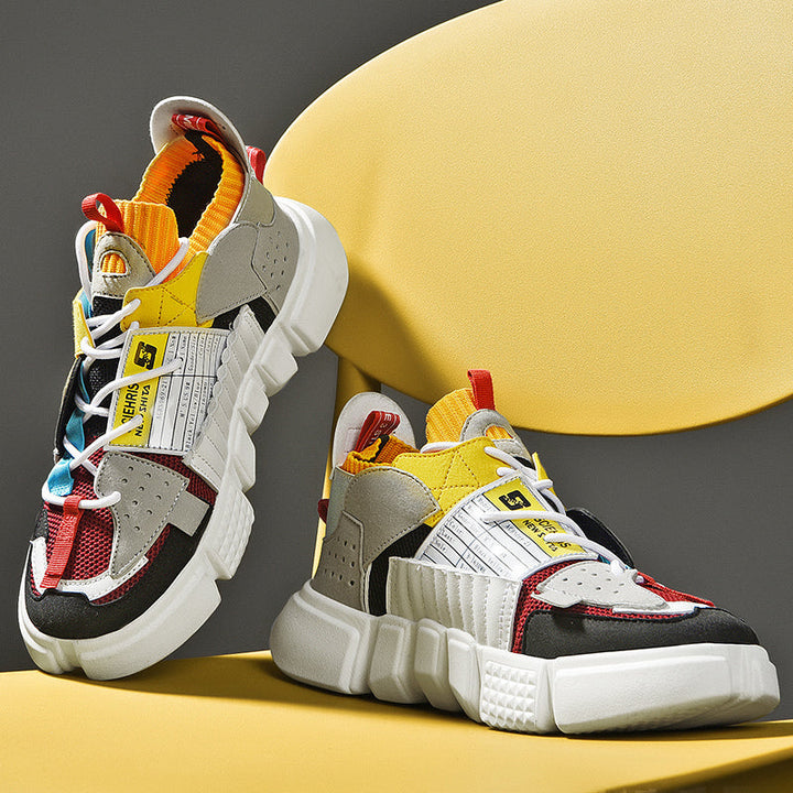 Zijaanzicht van moderne heren stedelijke sneakers, benadrukkend strakke lijnen, stijl en comfort. Ideaal voor mode.