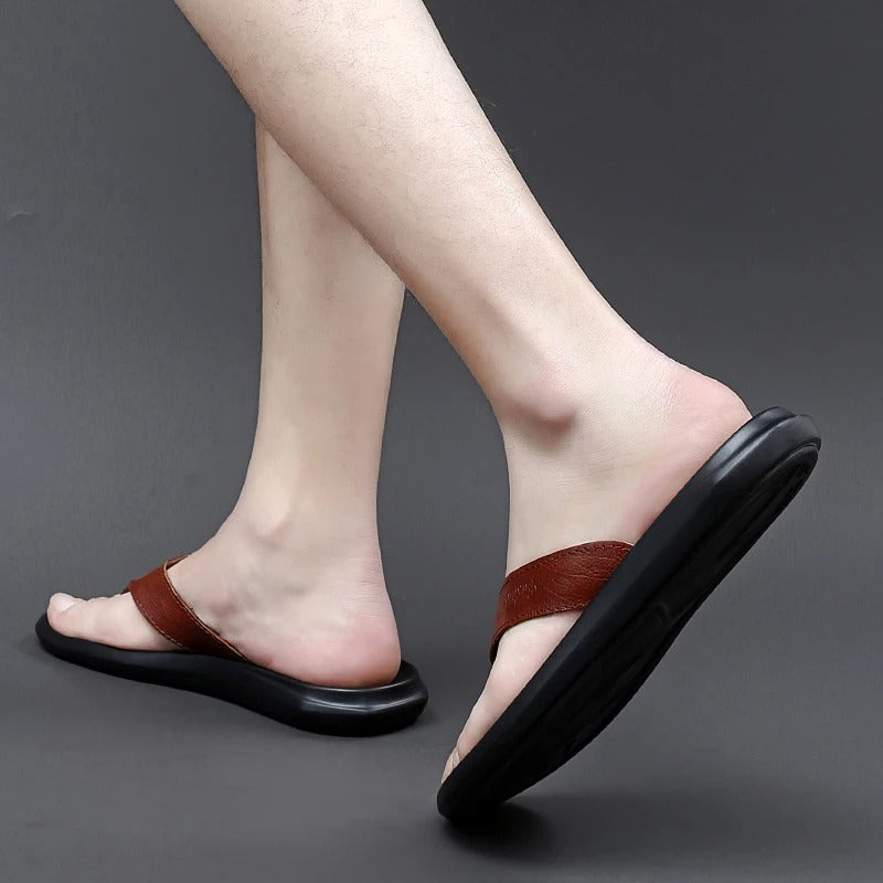 Lichtgewicht Leano slippers voor heren, comfortabel en stijlvol voor elke zomerse gelegenheid.