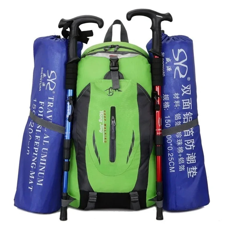 Robuuste 40 liter waterdichte outdoor rugzak. Perfect als reisrugzak of wandelrugzak met veel opbergruimte.