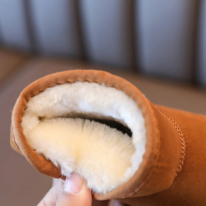 Duurzame Boston Mini kinderlaarzen met warme voering, perfect voor speelse jongens en meisjes.