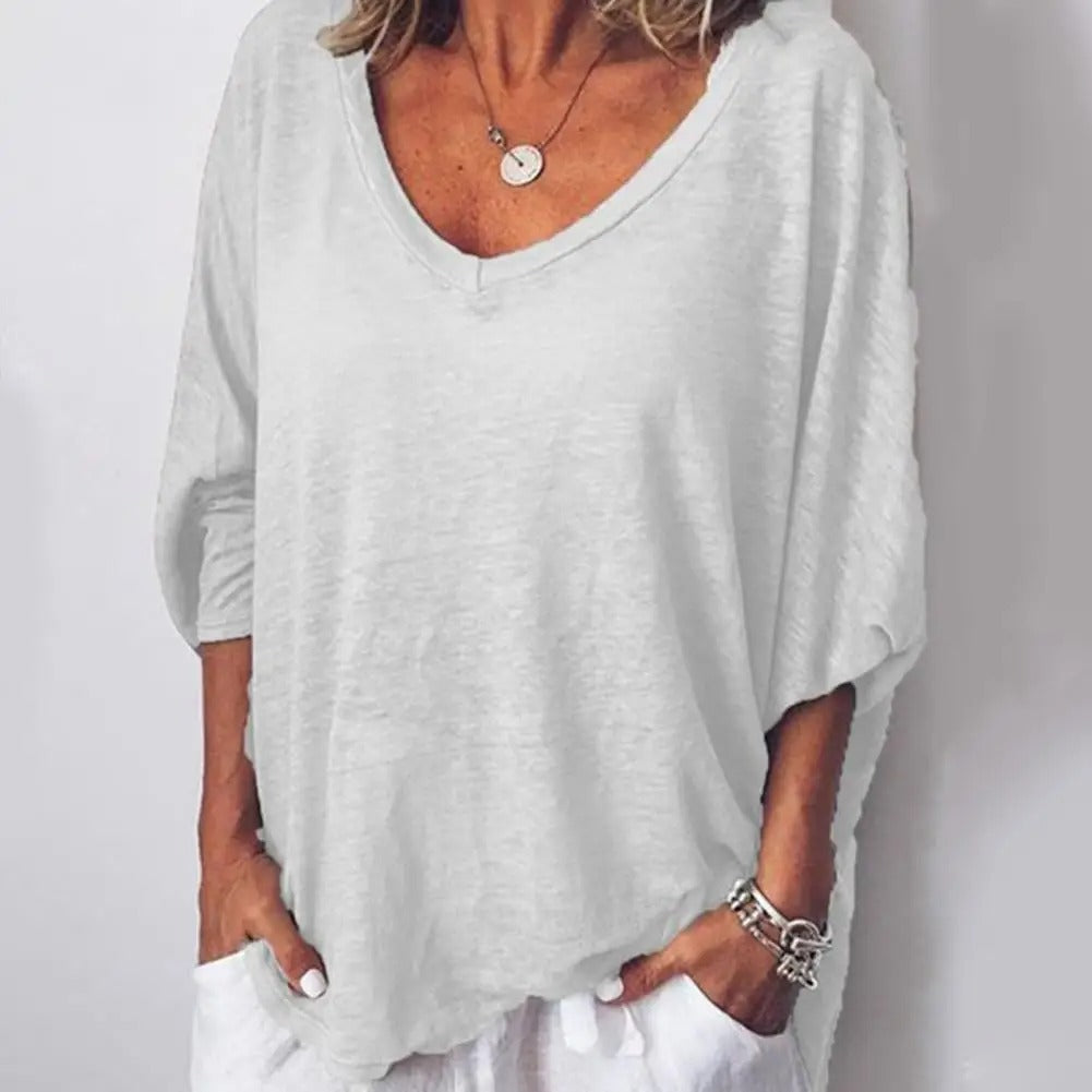 Comfortabele damesblouse met losse pasvorm en V-hals, ideaal voor zomer. Modieus, ook in ruime maten.