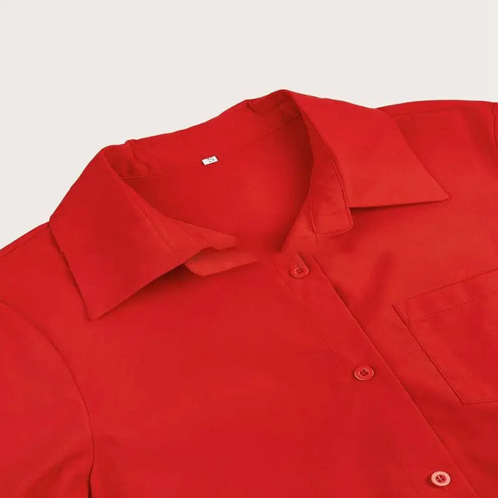 Klassieke midi blousejurk voor dames met doorlopende knoopsluiting, benadrukt de verfijnde stof en snit.