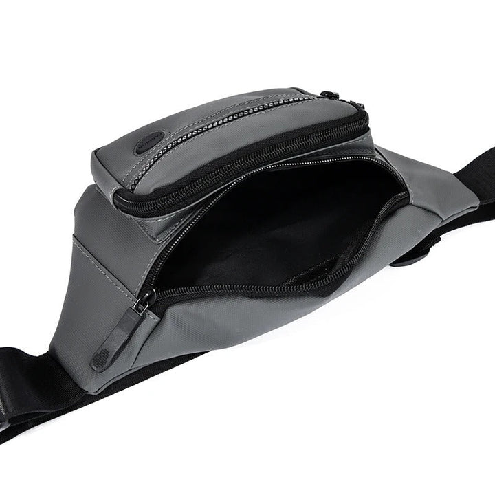 Zwarte waterdichte heuptas voor heren, multifunctioneel als borsttas of tailletas.