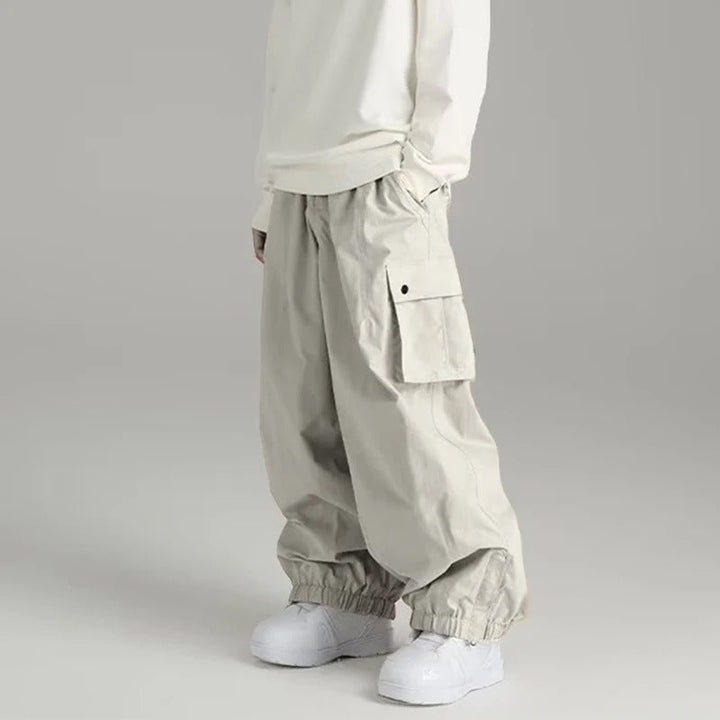 Zwarte waterdichte unisex baggy skibroek, perfect voor skiën en snowboarden in de sneeuw. Warm en duurzaam.