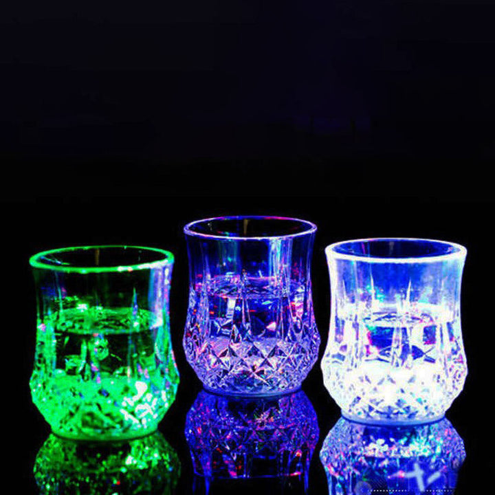 Verlichte polystyreen partyglazen, onbreekbaar en voorzien van levendige LED verlichting voor elk evenement.