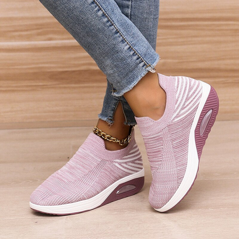 Ademende blauwe TrienkesSneaks dames orthopedische schoenen voor pijnvrij lopen en ultiem comfort de hele dag.