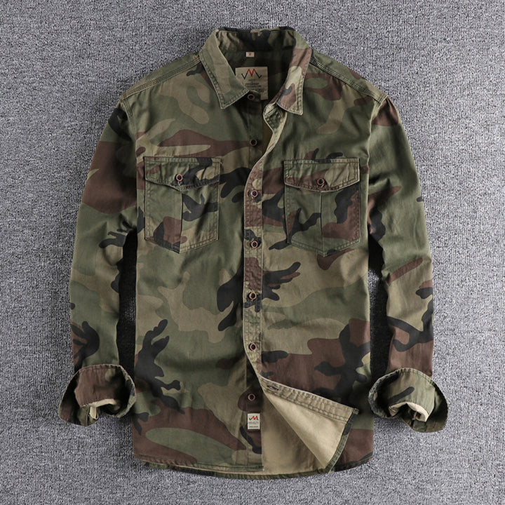 Stijlvol camouflage longsleeve shirt voor heren, comfortabel en modieus. Essentieel herenmode item.