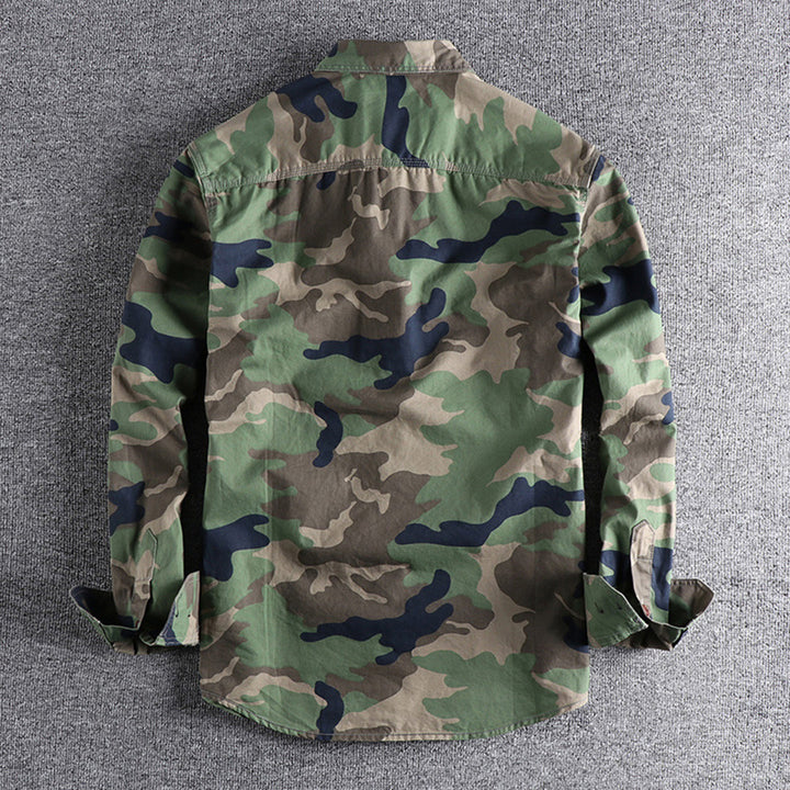 Modieus herenhemd met camouflage dessin. Stijlvol, comfortabel longsleeve shirt voor elke man.