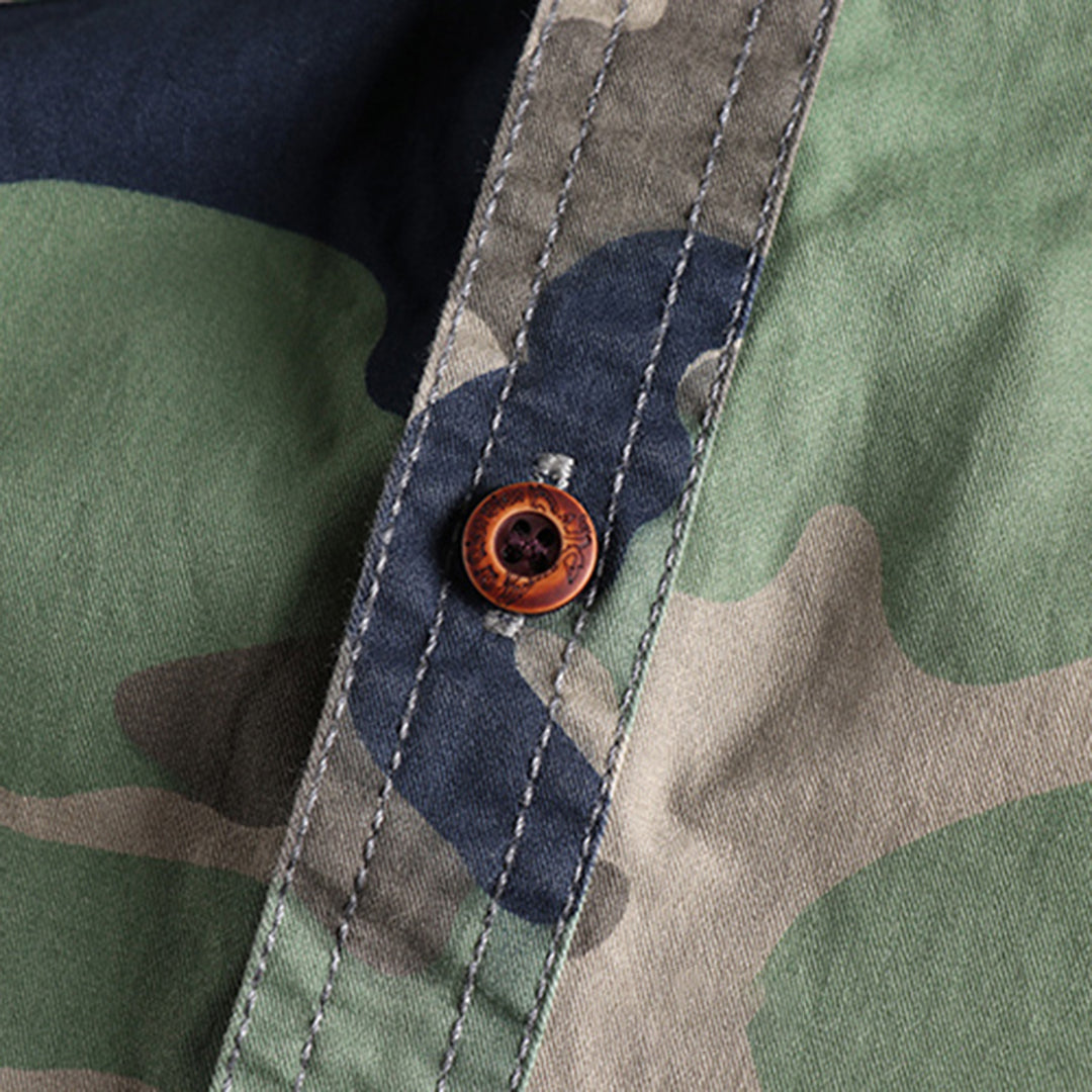 Modieus heren longsleeve shirt, uitgevoerd in een trendy camouflage design. Comfortabel en veelzijdig.
