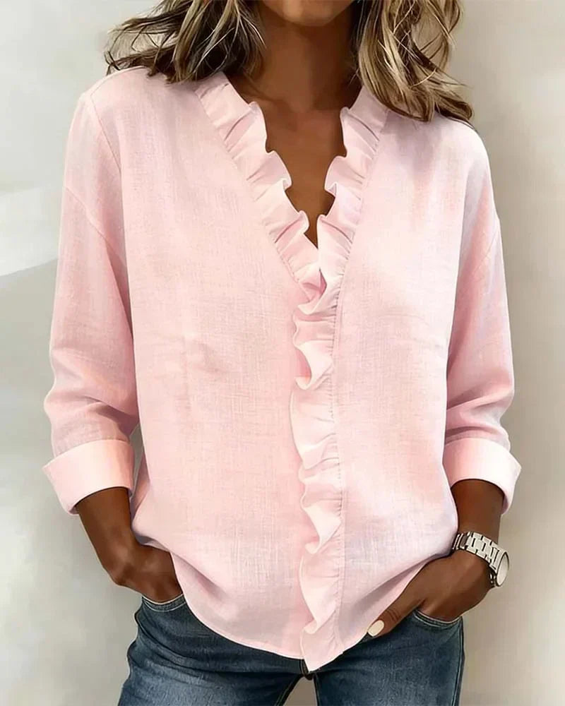Elegante dames blouse met ruche V-hals en lange mouwen. Modieuze lente top voor dames.