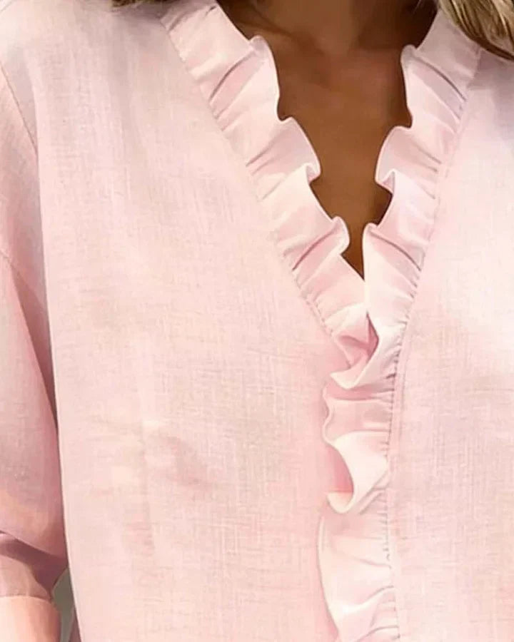 Elegante dames blouse met ruche V-hals en lange mouwen. Modieuze top voor een verfijnde look.
