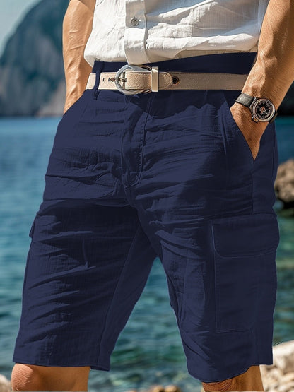 "Marineblauwe cargoshorts voor heren, ademend en lichtgewicht met ruime zakken, ideaal voor zomerse avonturen."