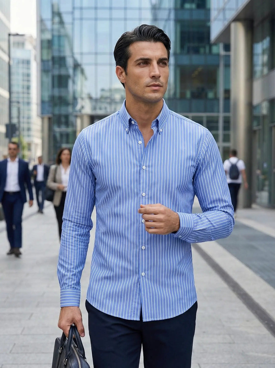 Heren blouse gestreept met lange mouw, essentieel kledingstuk voor een complete outfit.
