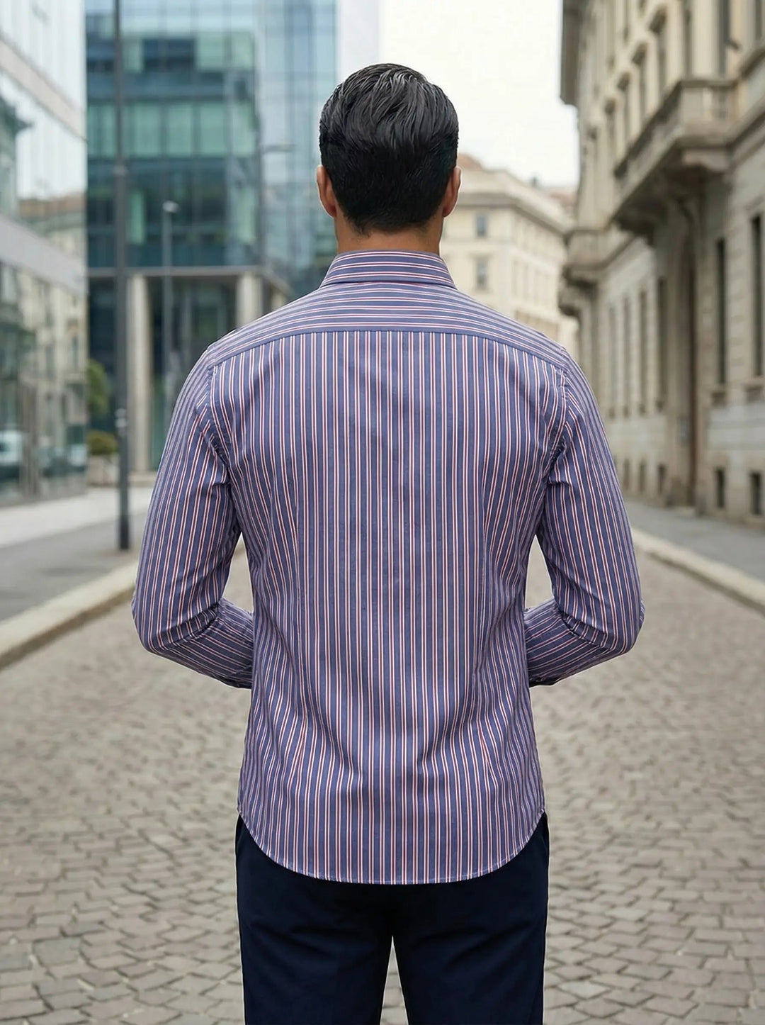 Heren overhemd met subtiele strepen en lange mouwen, geschikte blouse voor business casual outfits.