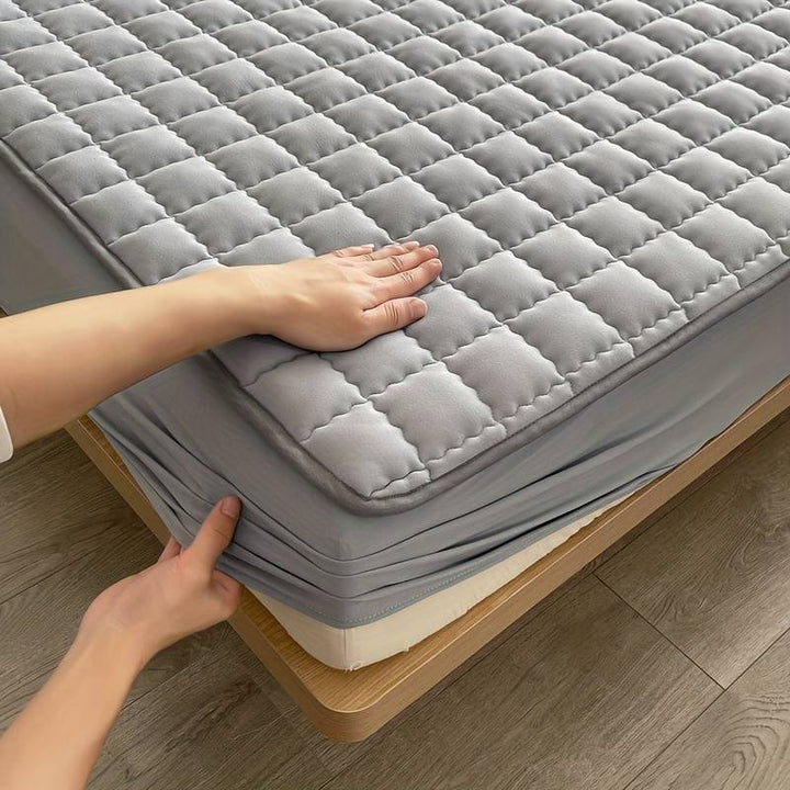 Zachte, ademende matrasbeschermer van polyester & polyurethaan voor comfortabel slaapcomfort.