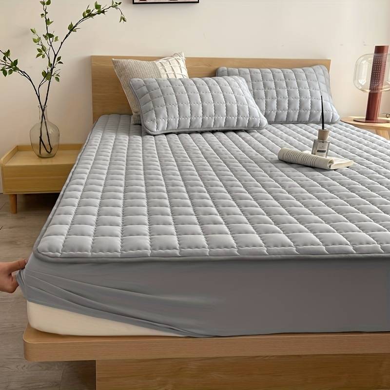 Luxe topper hoeslaken, zacht en duurzaam, ontworpen voor optimale bescherming en slaapcomfort.