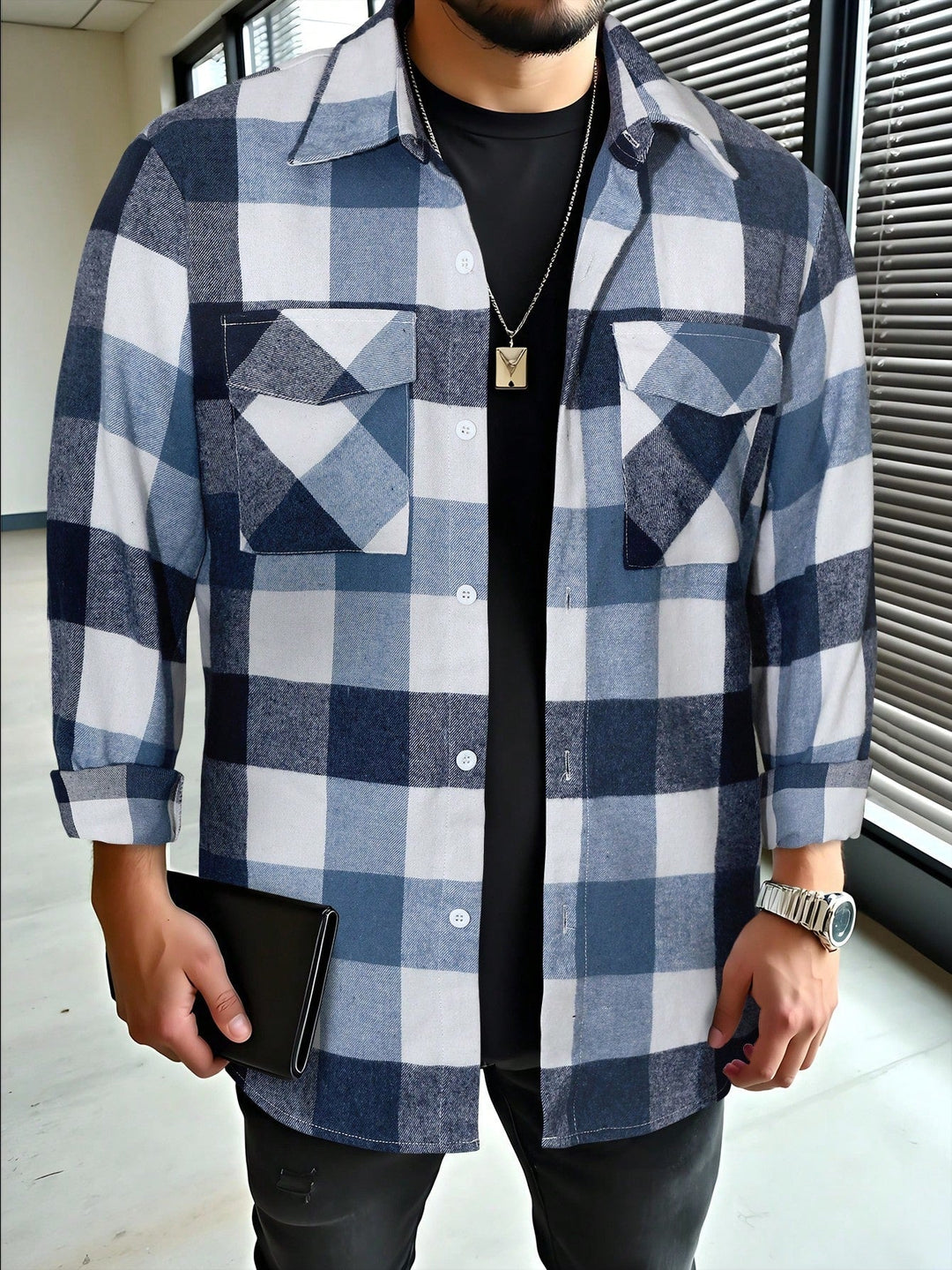 Heren geruit overshirt in casual setting, perfecte laag voor outdoor activiteiten.