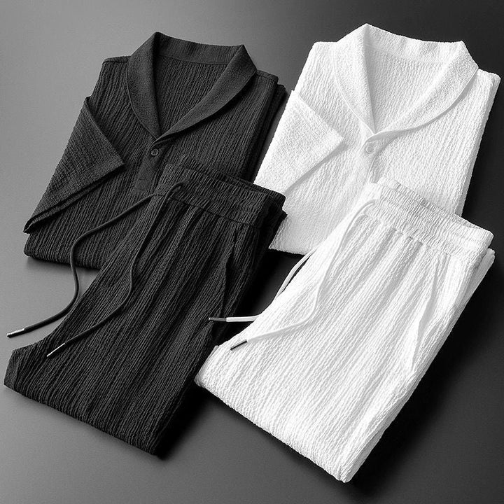 Stijlvolle heren poloshirt & pantalon set, perfect voor een casual zomerlook of lente-outfit. Modieus en praktisch.