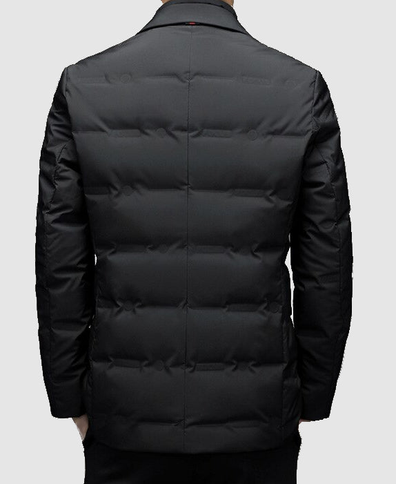 Duurzame zwarte heren outdoor parka jas, gevoerd voor optimale warmte. Geschikt als winter- of herfstjas.
