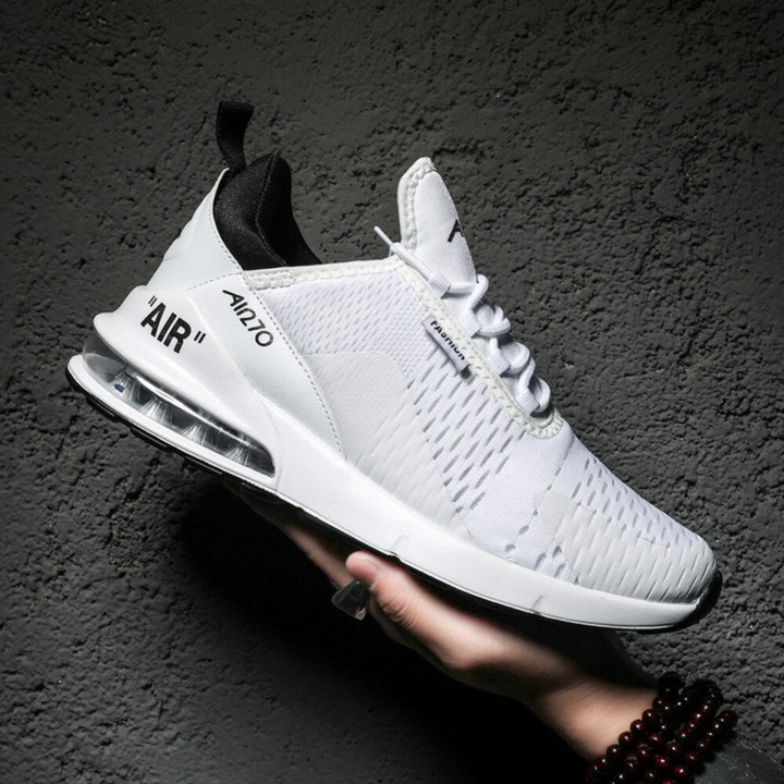 Detailopname van uniseks Air Sneakers met dempende zool, perfect voor comfort en sportieve prestaties.