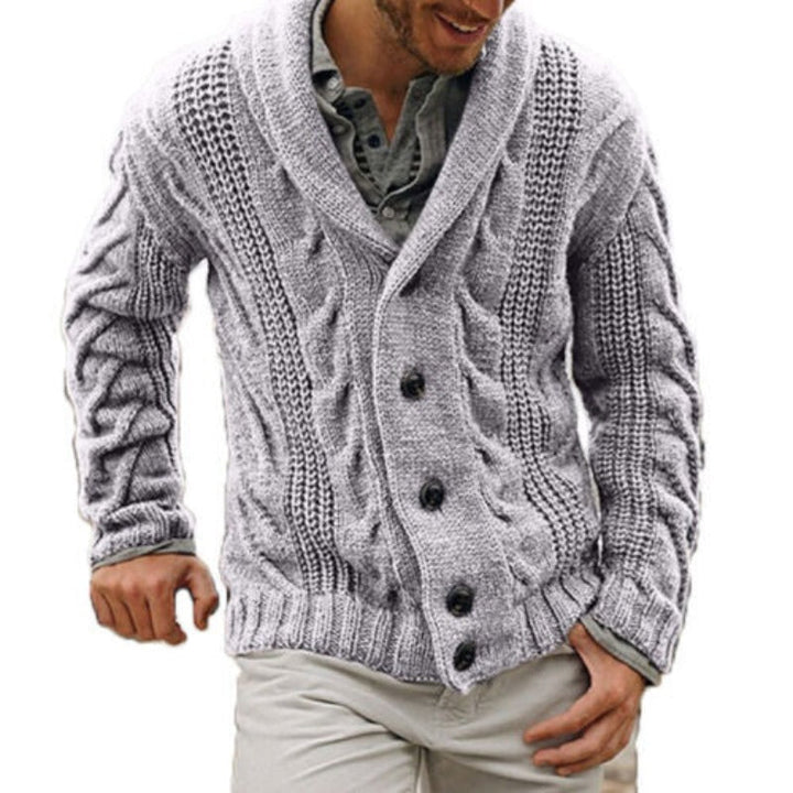 Man draagt een stijlvol warm gebreid herenvest van wol, perfect voor casual winterse en herfstdagen. Comfortabele look.