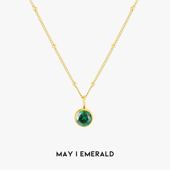 Gouden Aurora geboortesteen ketting, verfraaid met een edelsteen; een persoonlijk dames accessoire.