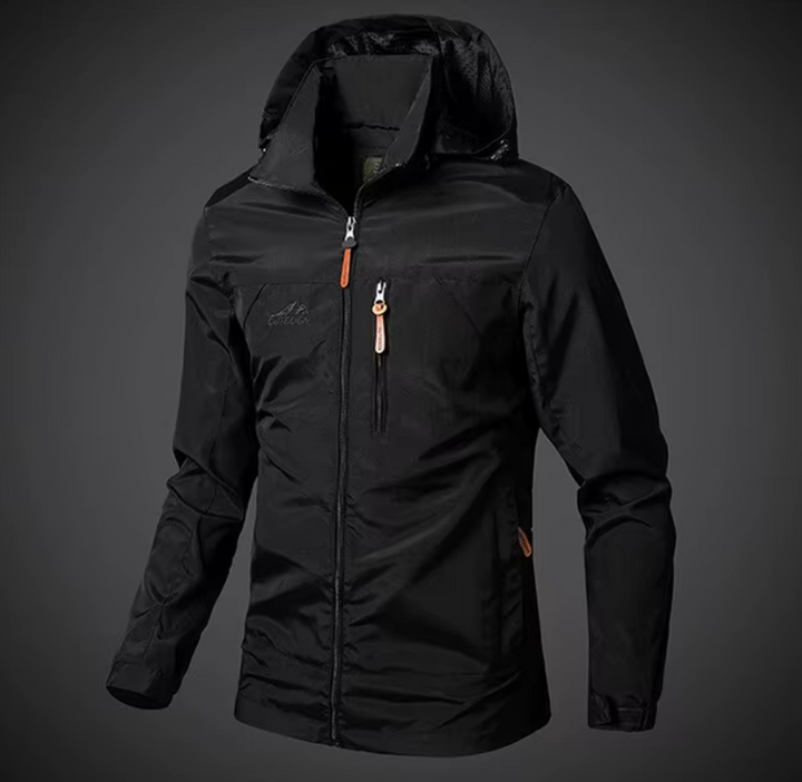 Arvid heren outdoor jas, winddicht en waterdicht, in een natuurlijke omgeving. Geschikt voor winter en reizen.