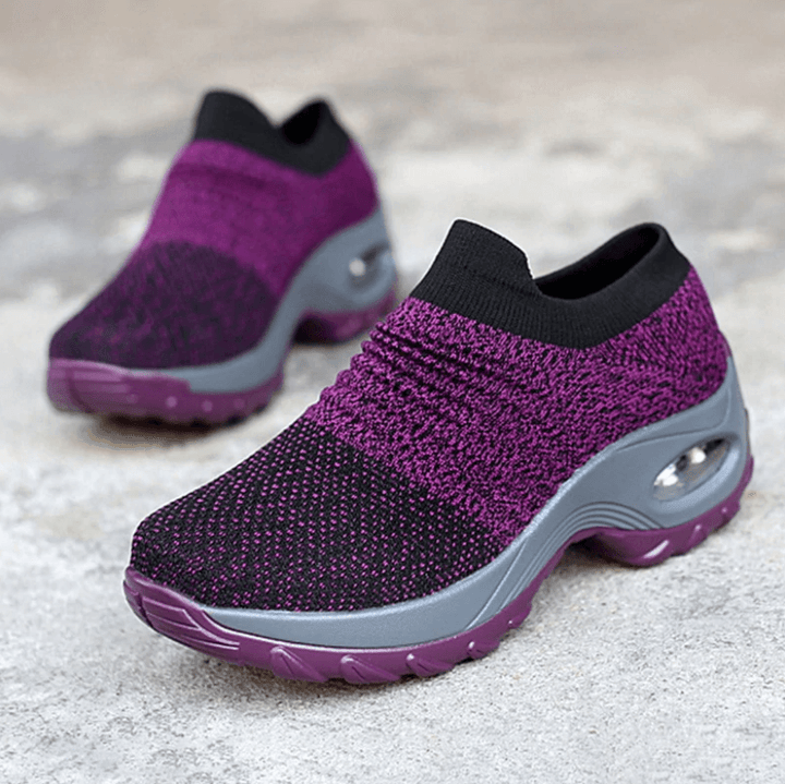 Witte ademende dames wandelsneakers, perfect voor comfortabele dagtochten.