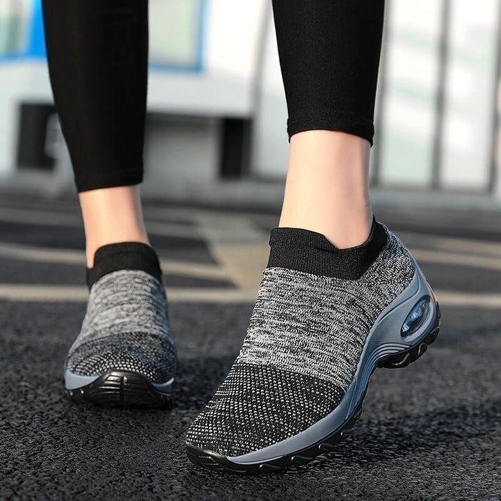 Zwarte casual dames sneakers, ademende sok model voor dagelijks gebruik.