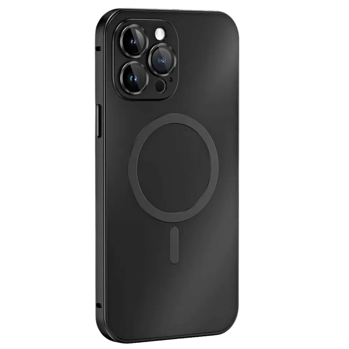 Elegant iPhone hoesje, magnetisch en modern, met verhoogde randen voor extra camera bescherming.