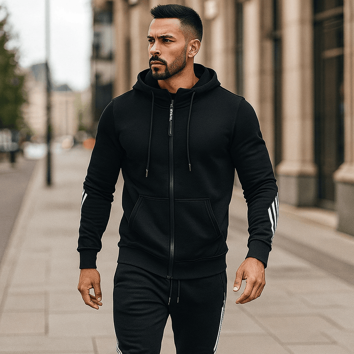 Comfortabel heren trainingspak met capuchon en ritssluiting, geschikt als modern sportpak voor sportief gebruik of vrije tijd.