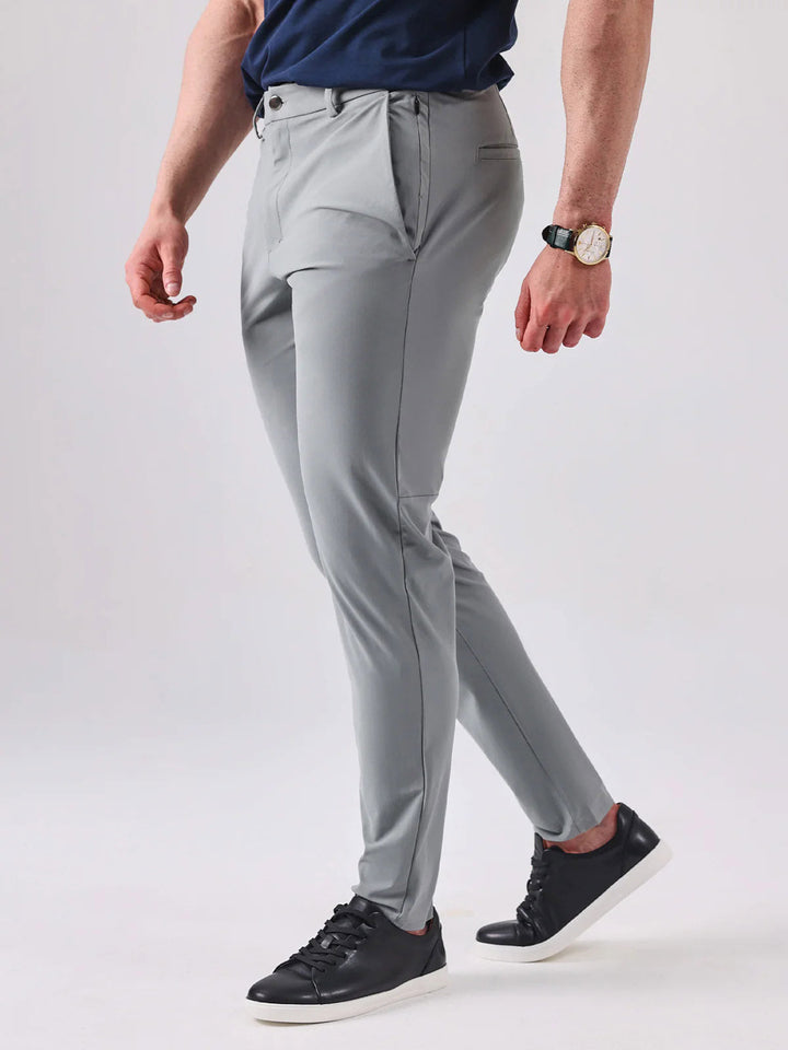 Slim fit heren chino, de perfecte broek voor een smart-casual garderobe.