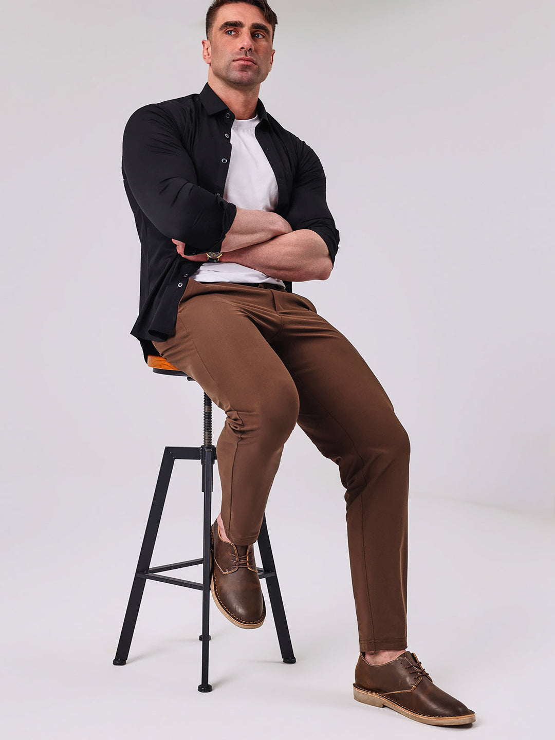 Casual tot zakelijk: deze slim fit chino broek voor heren is een veelzijdige keuze.