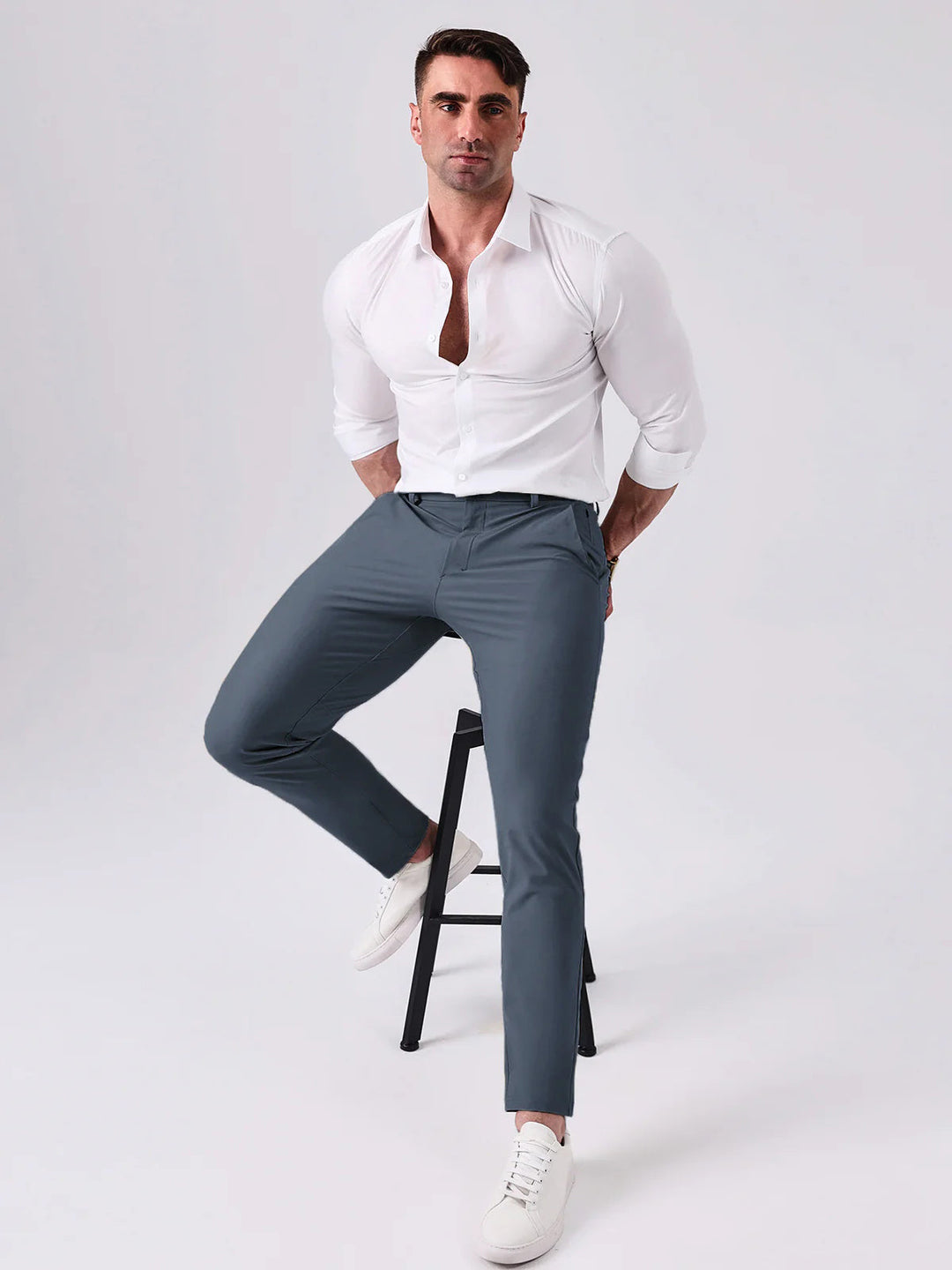 Stijlvolle herenbroek: slim fit chino met stretch voor een verzorgde look.