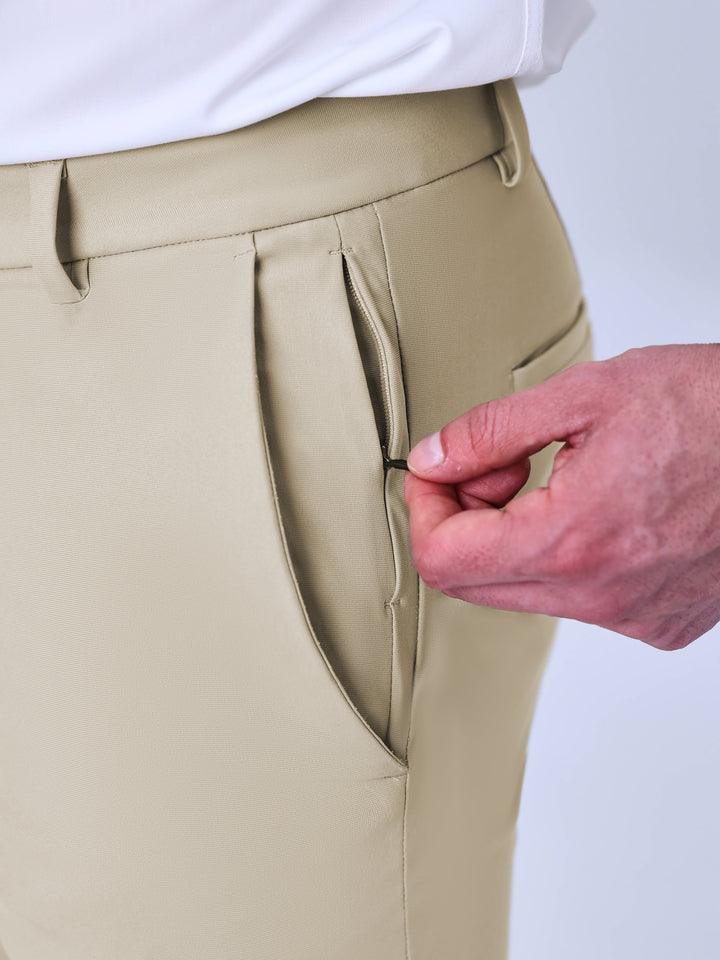 Hoogwaardige slim fit chino broek voor heren, combineert stijl met draagcomfort.