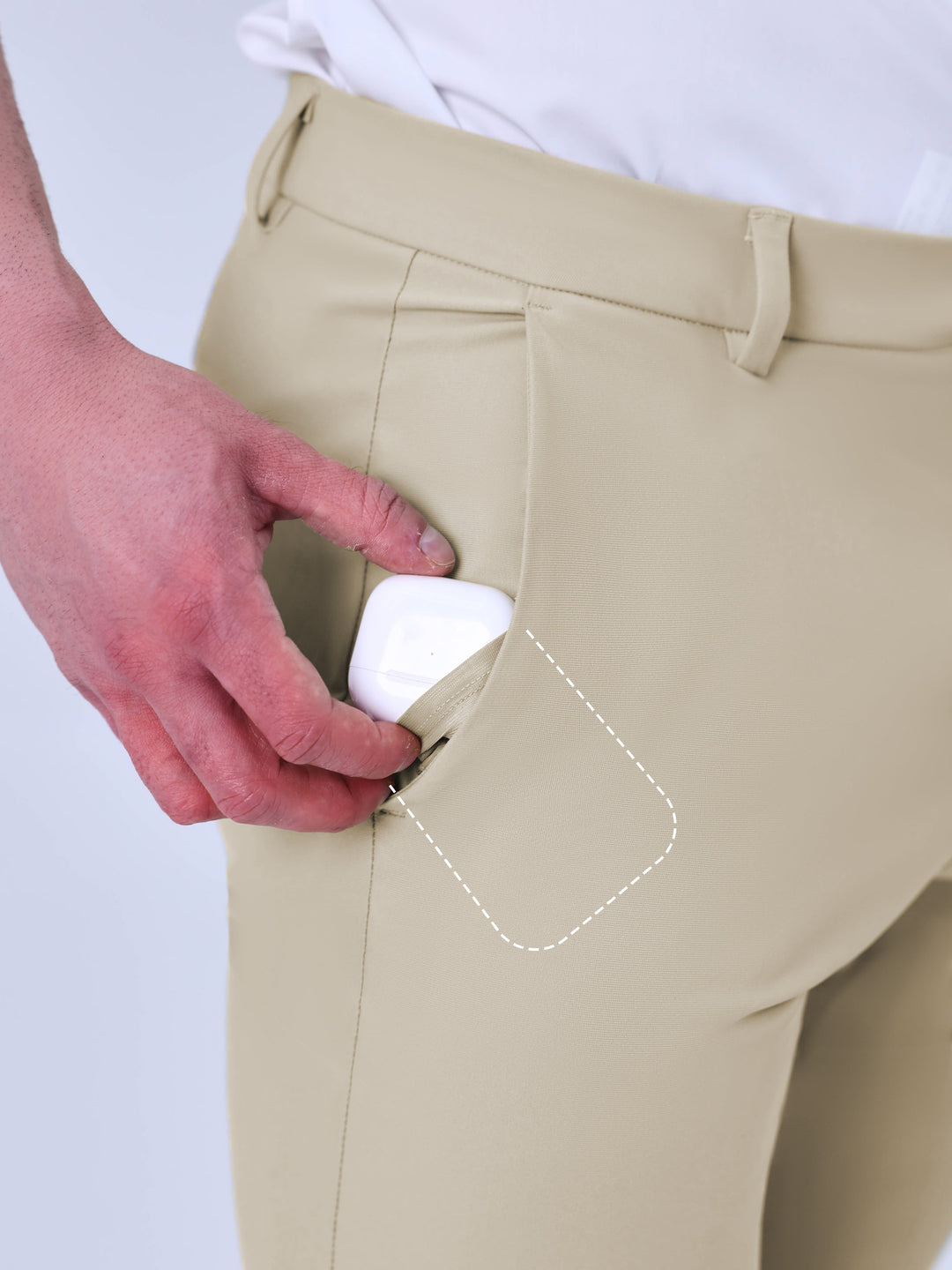 Deze slim fit heren chino broek biedt comfort en een strakke, moderne uitstraling.