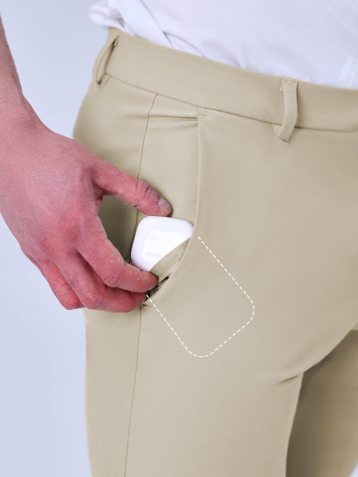 Deze slim fit heren chino broek biedt comfort en een strakke, moderne uitstraling.