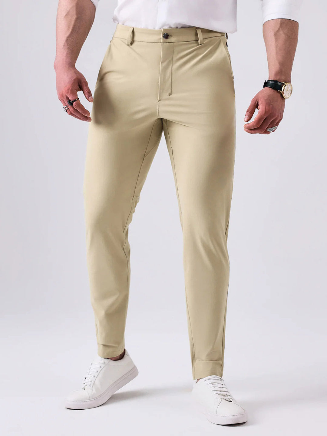 Veelzijdige heren slim fit chino broek, combineert moeiteloos casual en zakelijke stijl.