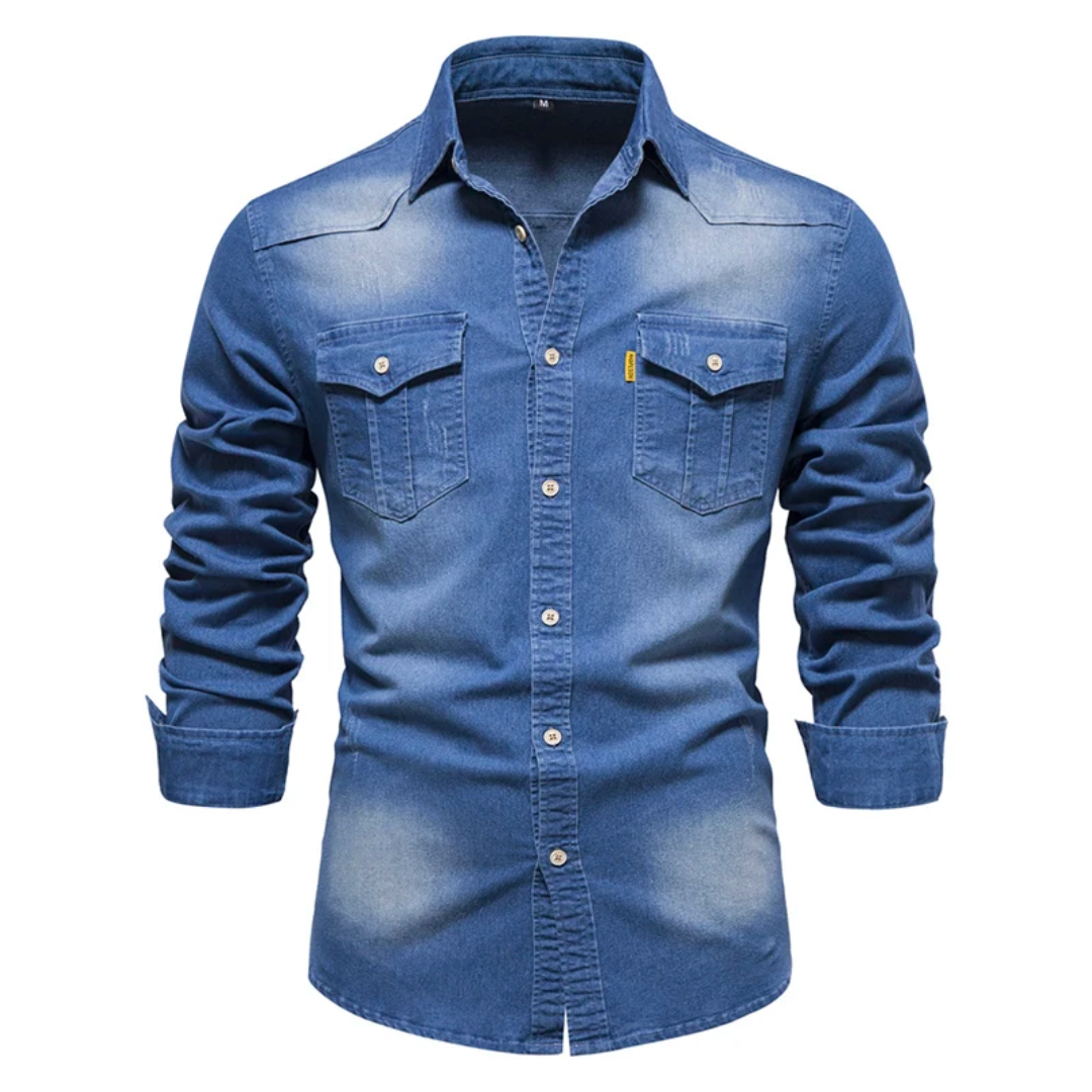 Mannen denim overhemd met lange mouwen, klassieke pasvorm en knoopsluiting. Ideaal voor casual en stijlvolle looks.