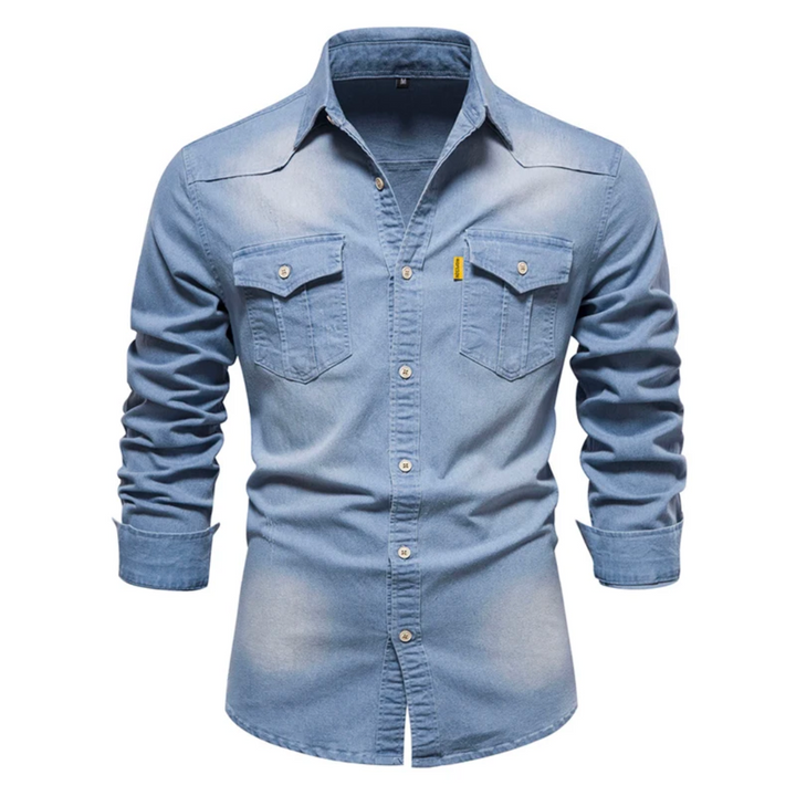 Stijlvol heren denim overhemd met lange mouwen, blauwe jeansstof. Een essentieel kledingstuk voor een trendy herenmode look.