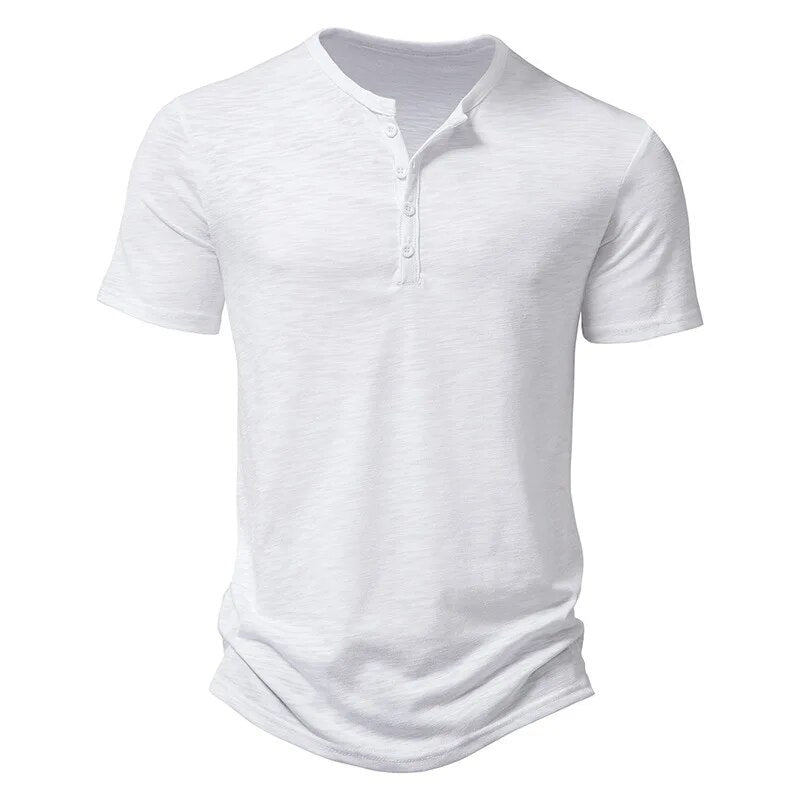 Stijlvol heren poloshirt gecombineerd met jeans, een complete casual outfit voor dagelijks comfort en de lente.