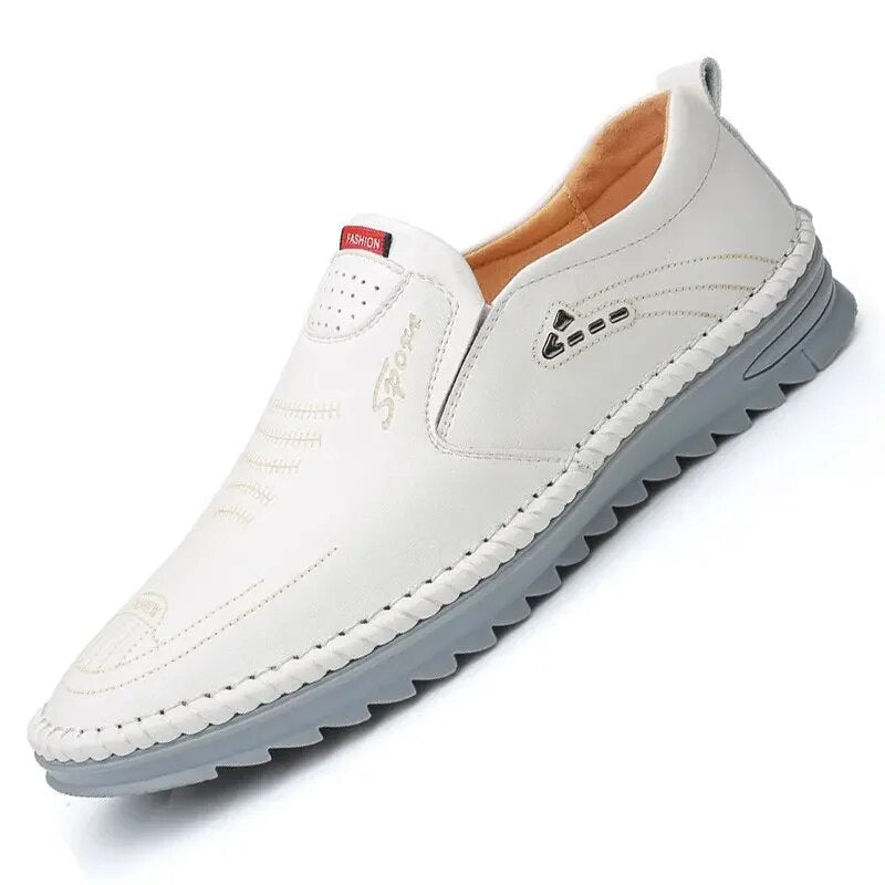 Heren antislip reisschoenen van leer, comfortabele instappers perfect voor lange dagen op pad.