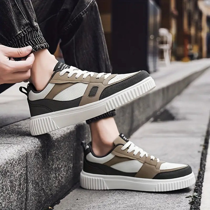 Zwarte heren vetersneakers met luxe Italiaans design, comfortabel voor casual mode & streetwear.