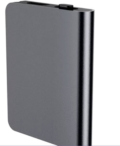 "Mini-spraakgestuurde recorder, compact en lichtgewicht, in grijze behuizing, ideaal voor interviews en lezingen."