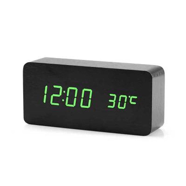 Helder LED display digitale wekker, spraakgestuurd. Modern, minimalistisch design, ideaal voor slaapkamer.