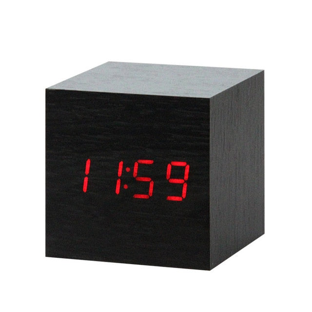 Veelzijdige minimalistische digitale LED wekker, spraakgestuurd. Geschikt voor slaapkamer, kantoor of woonkamer.