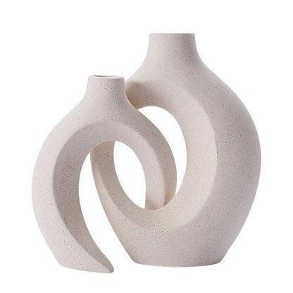 "Minimalistische keramische vazen set met elegante, stijlvolle vormen geschikt voor modern en klassiek interieur."
