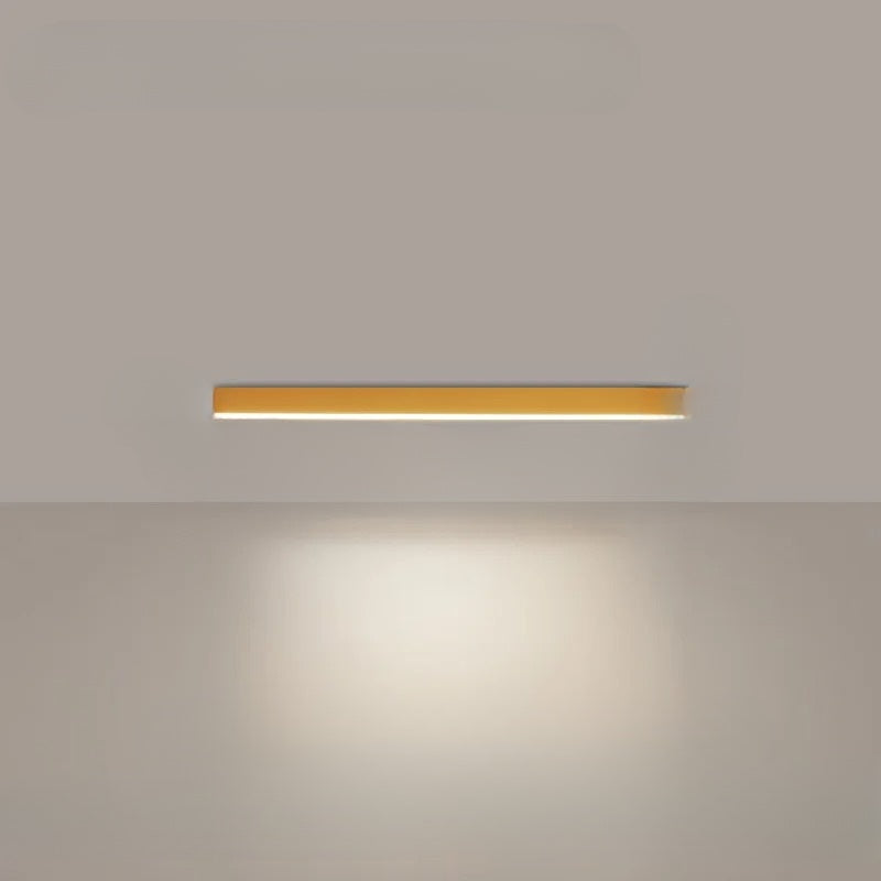 Functionele LED plafondlamp, energiezuinig en modern, ideaal voor de keuken of eetkamer.